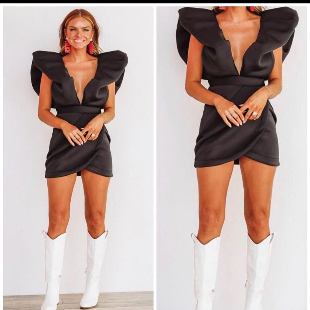 Cocktail show stopper dress! It’s giving met gala style and the back is out.